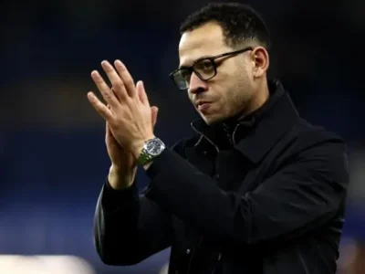 Bom tấn Chelsea: HLV Rosenior hé lộ kế hoạch ‘săn’ tân binh mùa đông, Disasi sắp ra đi?