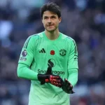Senne Lammens: Thủ môn trẻ Man Utd gây sốt với phong thái 'bản sao Schmeichel' 1