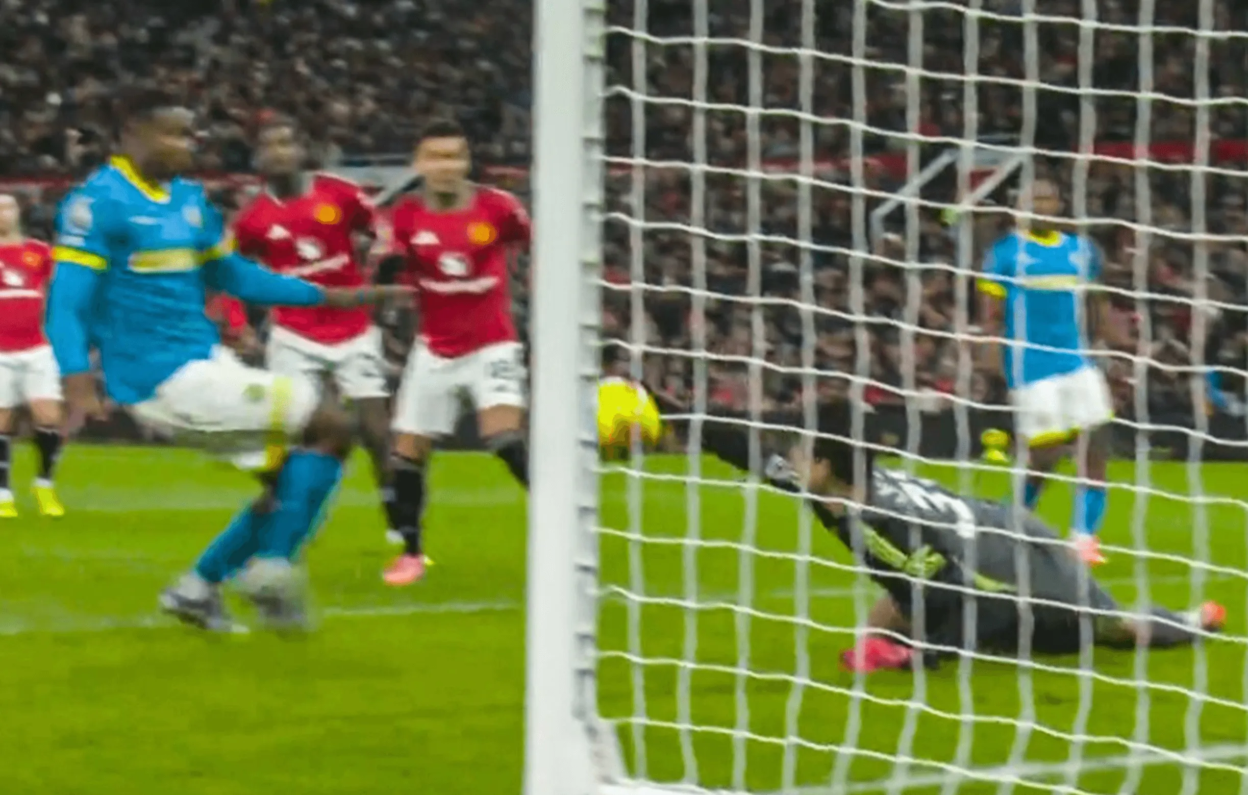 Senne Lammens Kẻ khiến khán giả nhầm tưởng với Peter Smeichel 3