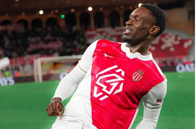 Folarin Balogun lap cu dup vao luoi PSG.